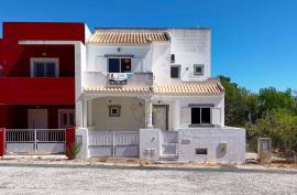 3 + 1 bedroom semi-detached house with large garage in Bemposta Portimão Alvor