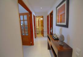 Renovated 3 bedroom apartment with elevator 5min from the beaches