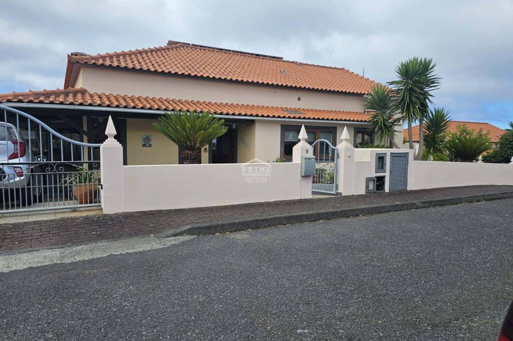 Charming Detached Home with Ocean Views in Prazeres, Calheta