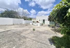 Loulé at 10km, 3 bedroom villa with spacious patio