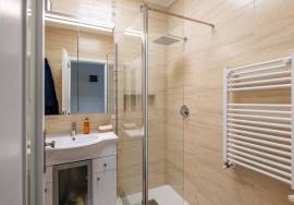 Stunning 2 bed 2 bath completley refurbished apartment