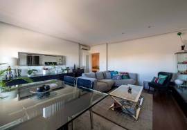 Stunning 2 bed 2 bath completley refurbished apartment