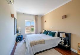 Stunning 2 bed 2 bath completley refurbished apartment