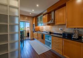 Stunning 2 bed 2 bath completley refurbished apartment
