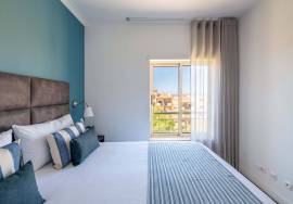 Stunning 2 bed 2 bath completley refurbished apartment