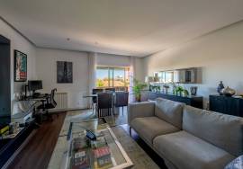 Stunning 2 bed 2 bath completley refurbished apartment