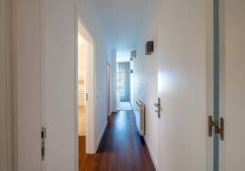 Stunning 2 bed 2 bath completley refurbished apartment