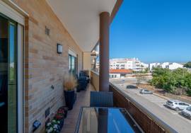 Stunning 2 bed 2 bath completley refurbished apartment