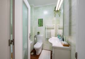 Stunning 2 bed 2 bath completley refurbished apartment