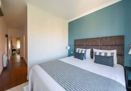 Stunning 2 bed 2 bath completley refurbished apartment