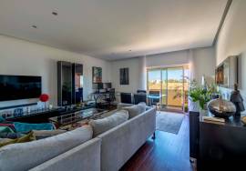 Stunning 2 bed 2 bath completley refurbished apartment