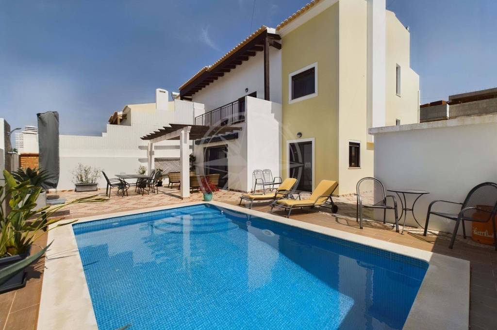 Beautiful 3 Bedroom Semi Detached Villa with Pool and Garage