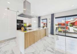 Tavira centre 3 bed penthouse with huge private roof terrace & garage