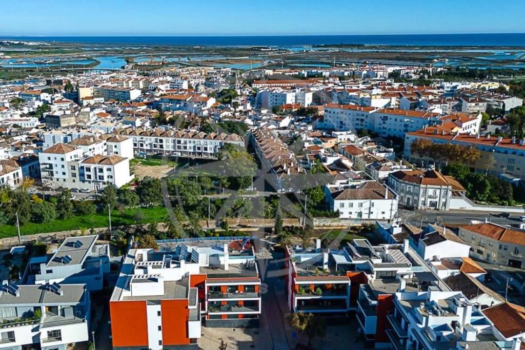 Tavira centre 3 bed penthouse with huge private roof terrace & garage