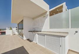 Tavira centre 3 bed penthouse with huge private roof terrace & garage