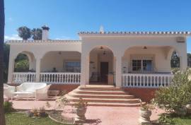 Luxury 4 Bed Villa & Cassita For Sale in Velez Malaga
