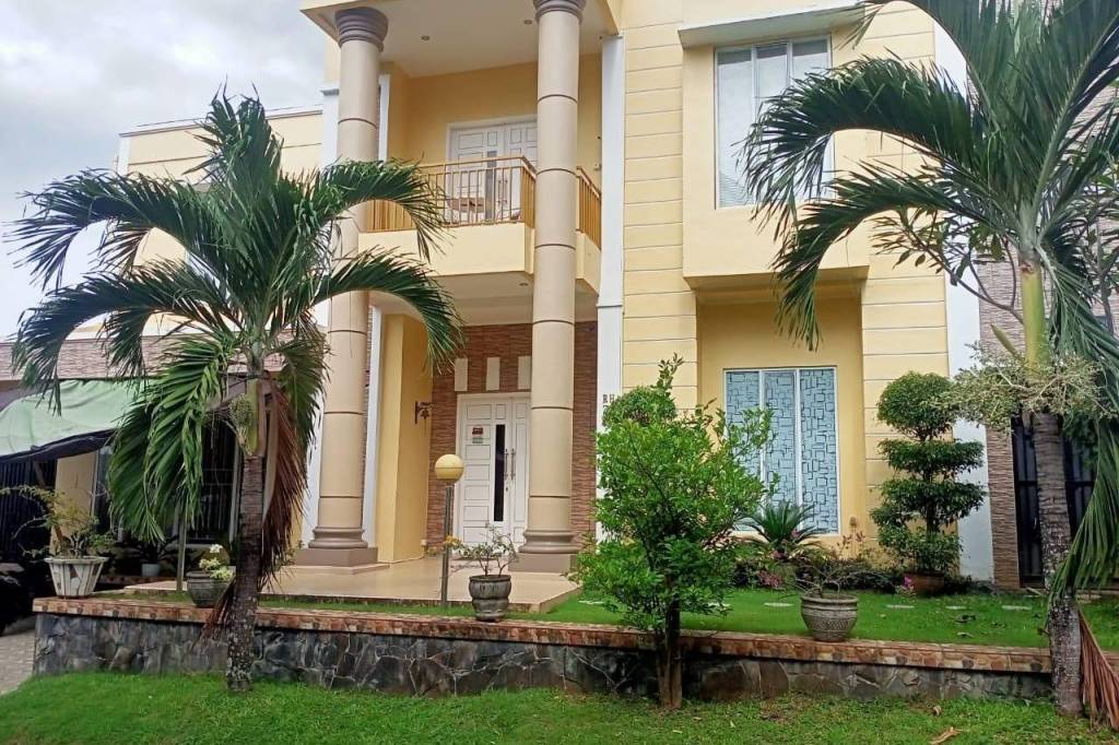 Excellent 7 Bed Villa For Sale In Manado,