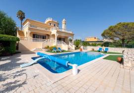 Charming 5-Bedroom Villa with Pool & Panoramic Views | Salicos