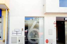 Fantastic apartment in Quarteira, available for annual rental.