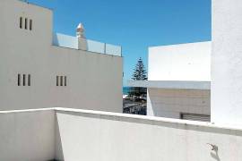Fantastic apartment in Quarteira, available for annual rental.