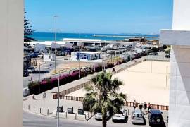 Fantastic apartment in Quarteira, available for annual rental.