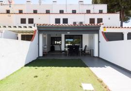 Refurbished 3Bdr Villa 500mts from the beach