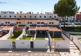 Refurbished 3Bdr Villa 500mts from the beach