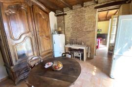 Detached Country House with Open Views & Outbuilding