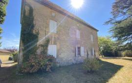 Detached Country House with Open Views & Outbuilding