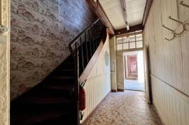 Vast Town House with Lots of Potential