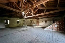 Vast Town House with Lots of Potential
