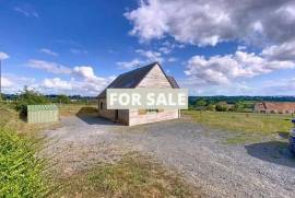 Detached Country House with Outbuilding