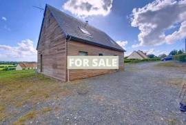 Detached Country House with Outbuilding