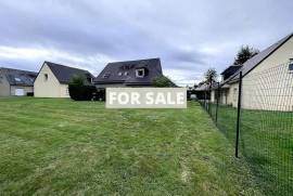 Detached House with Garden