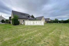 Detached House with Garden