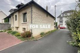 Town House with Neat Garden