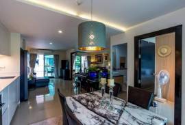 Designer Condo with outdoor jacuzzi, mountain and ocean view 2 Bed 2 Bath