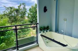 Designer Condo with outdoor jacuzzi, mountain and ocean view 2 Bed 2 Bath