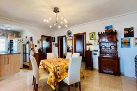 WONDERFUL VILLA ON A LARGE CORNER PLOT IN THE CENTRE OF CIUDAD QUESADA