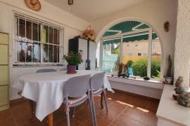 WONDERFUL VILLA ON A LARGE CORNER PLOT IN THE CENTRE OF CIUDAD QUESADA