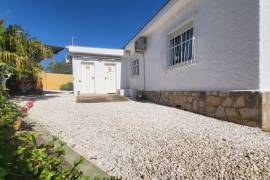WONDERFUL VILLA ON A LARGE CORNER PLOT IN THE CENTRE OF CIUDAD QUESADA