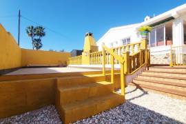 WONDERFUL VILLA ON A LARGE CORNER PLOT IN THE CENTRE OF CIUDAD QUESADA
