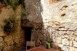 Charming Fully Renovated Village House With 2 Bedrooms And Delightful Private Patio. Charming Fully Renovated Village House With 2 Bedrooms And Delightful Private Patio.