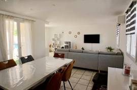 Superb Single-Storey Villa With 5 Bedrooms, Large Terrace And Garage With Workshop On A Pleasant 900 M2 Plot With Swimming Pool. Superb Single-Storey Villa With 5 Bedrooms, Large Terrace And Garage With Workshop On A Pleasant 900 M2 Plot With Swimming Pool.