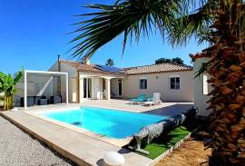 Superb Single-Storey Villa With 5 Bedrooms, Large Terrace And Garage With Workshop On A Pleasant 900 M2 Plot With Swimming Pool. Superb Single-Storey Villa With 5 Bedrooms, Large Terrace And Garage With Workshop On A Pleasant 900 M2 Plot With Swimming Pool.