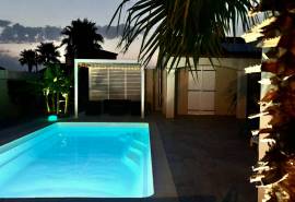 Superb Single-Storey Villa With 5 Bedrooms, Large Terrace And Garage With Workshop On A Pleasant 900 M2 Plot With Swimming Pool. Superb Single-Storey Villa With 5 Bedrooms, Large Terrace And Garage With Workshop On A Pleasant 900 M2 Plot With Swimming Pool.