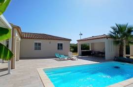 Superb Single-Storey Villa With 5 Bedrooms, Large Terrace And Garage With Workshop On A Pleasant 900 M2 Plot With Swimming Pool. Superb Single-Storey Villa With 5 Bedrooms, Large Terrace And Garage With Workshop On A Pleasant 900 M2 Plot With Swimming Pool.