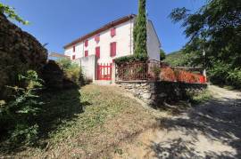 A Beautiful Property Comprising A Main Residence With Guest Rooms, Plus A Self-Contained Holiday Cottage, Set On 949 M2 Of Land. A Beautiful Property Comprising A Main Residence With Guest Rooms, Plus A Self-Contained Holiday Cottage, Set On 949 M2 Of Land.