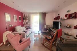 A Beautiful Property Comprising A Main Residence With Guest Rooms, Plus A Self-Contained Holiday Cottage, Set On 949 M2 Of Land. A Beautiful Property Comprising A Main Residence With Guest Rooms, Plus A Self-Contained Holiday Cottage, Set On 949 M2 Of Land.