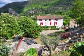A Beautiful Property Comprising A Main Residence With Guest Rooms, Plus A Self-Contained Holiday Cottage, Set On 949 M2 Of Land.